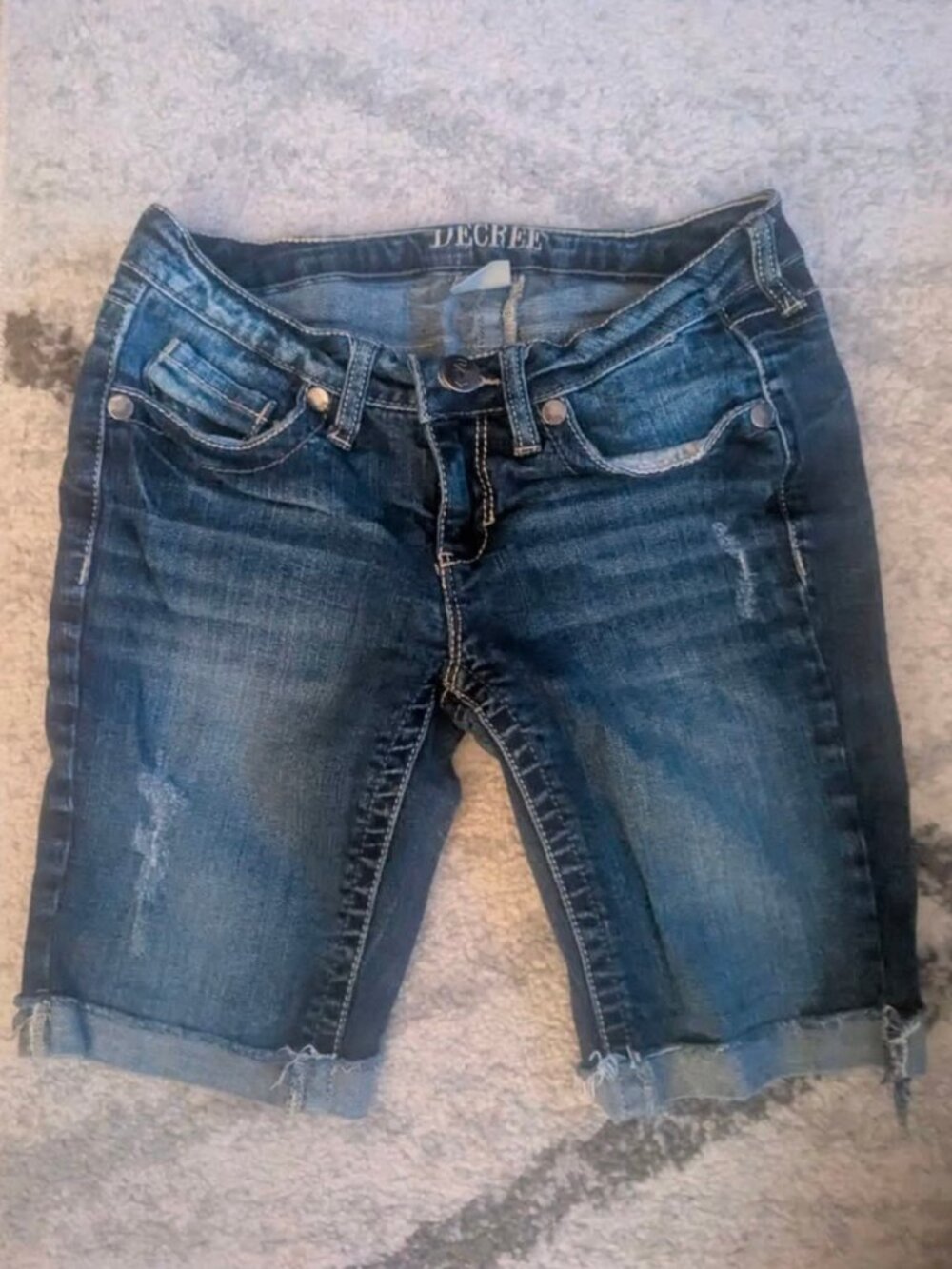 Decree Size 3 (Juniors) Distressed Jean Shorts